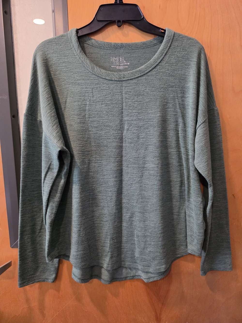 Time and Tru Green Long Sleeve Lightweight Top